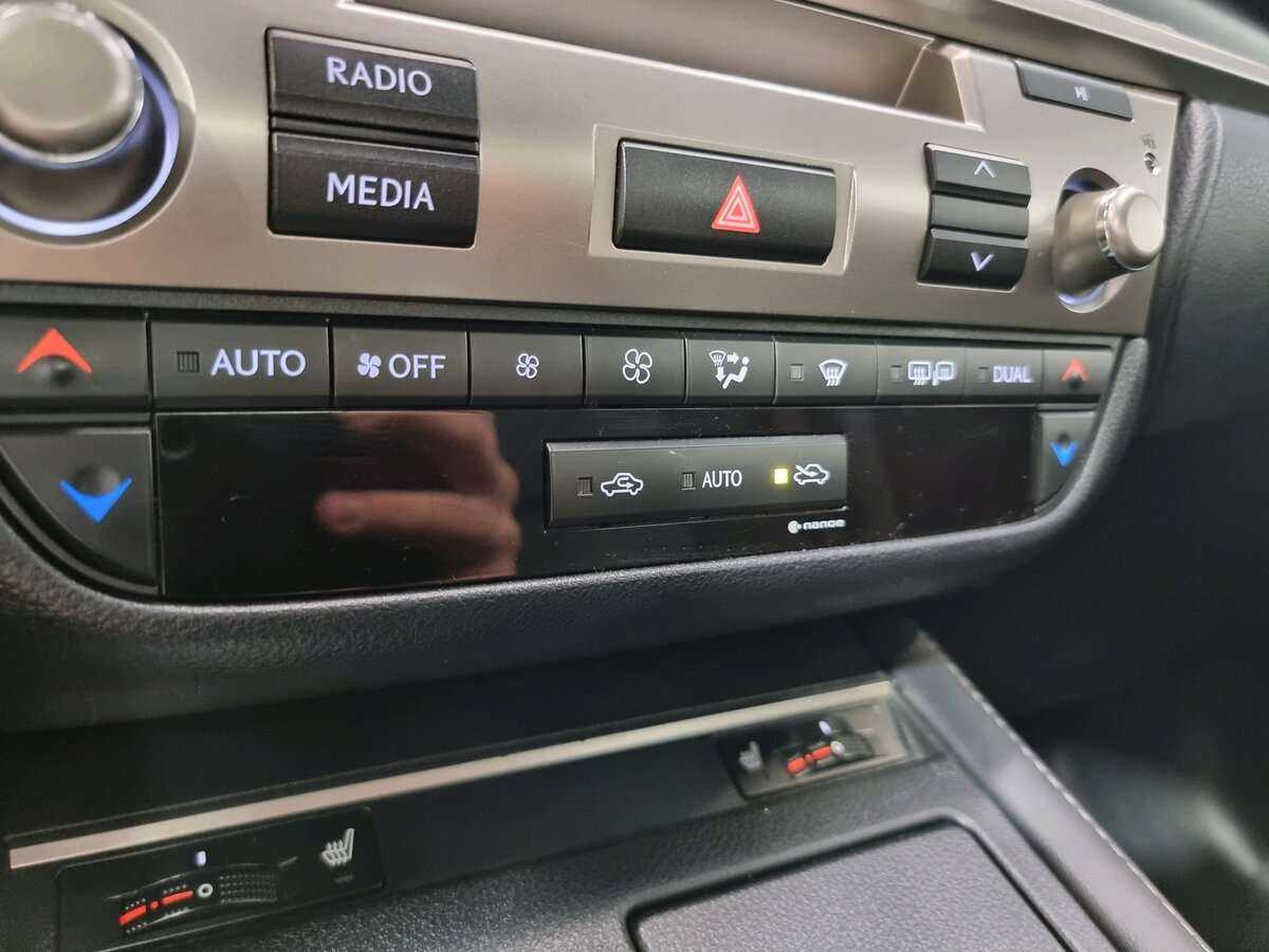 Lexus ES с пробегом — 2016 год. Фото: #20