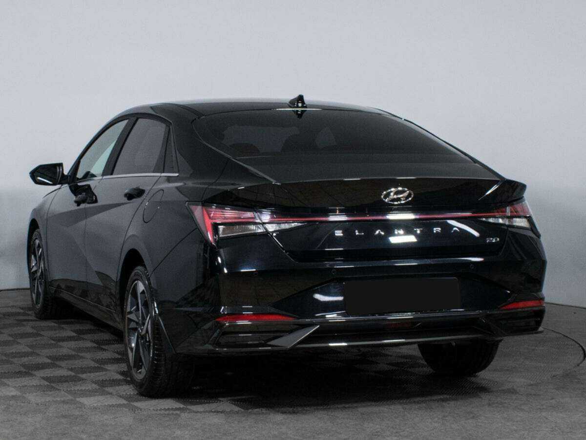 Hyundai Elantra с пробегом — 2023 год. Фото: #6