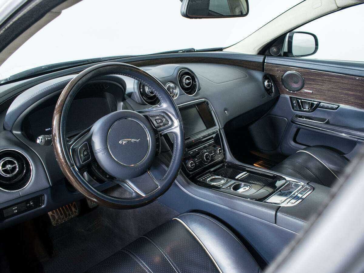 Jaguar XJ с пробегом — 2014 год. Фото: #12