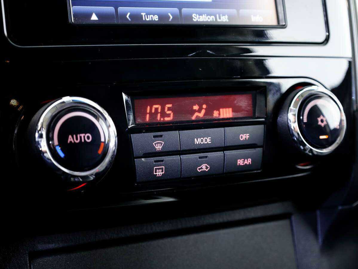 Mitsubishi Pajero с пробегом — 2014 год. Фото: #15