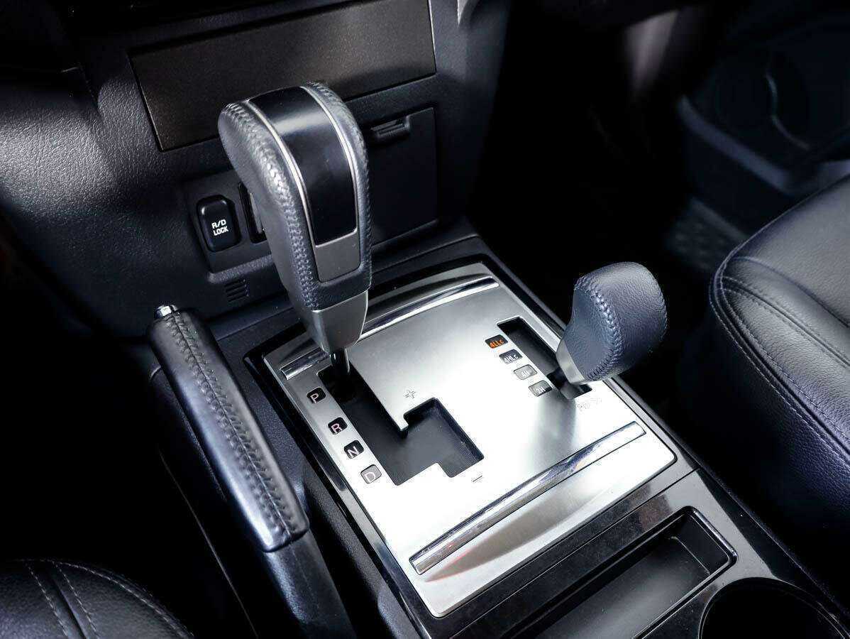 Mitsubishi Pajero с пробегом — 2014 год. Фото: #16