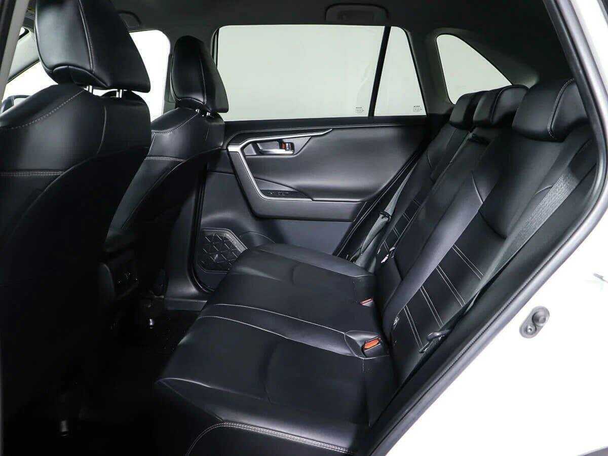 Toyota RAV4 с пробегом — 2021 год. Фото: #13