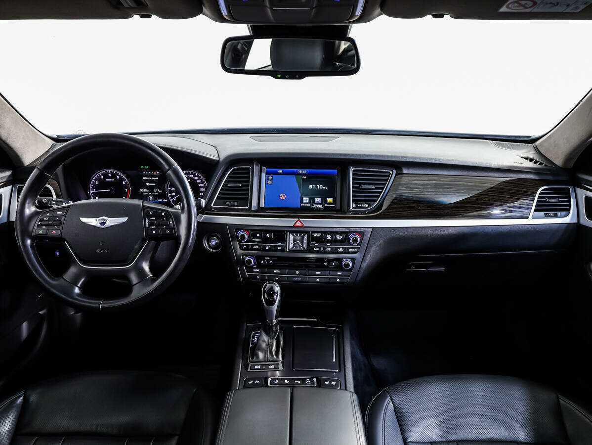 Hyundai Genesis с пробегом — 2014 год. Фото: #8