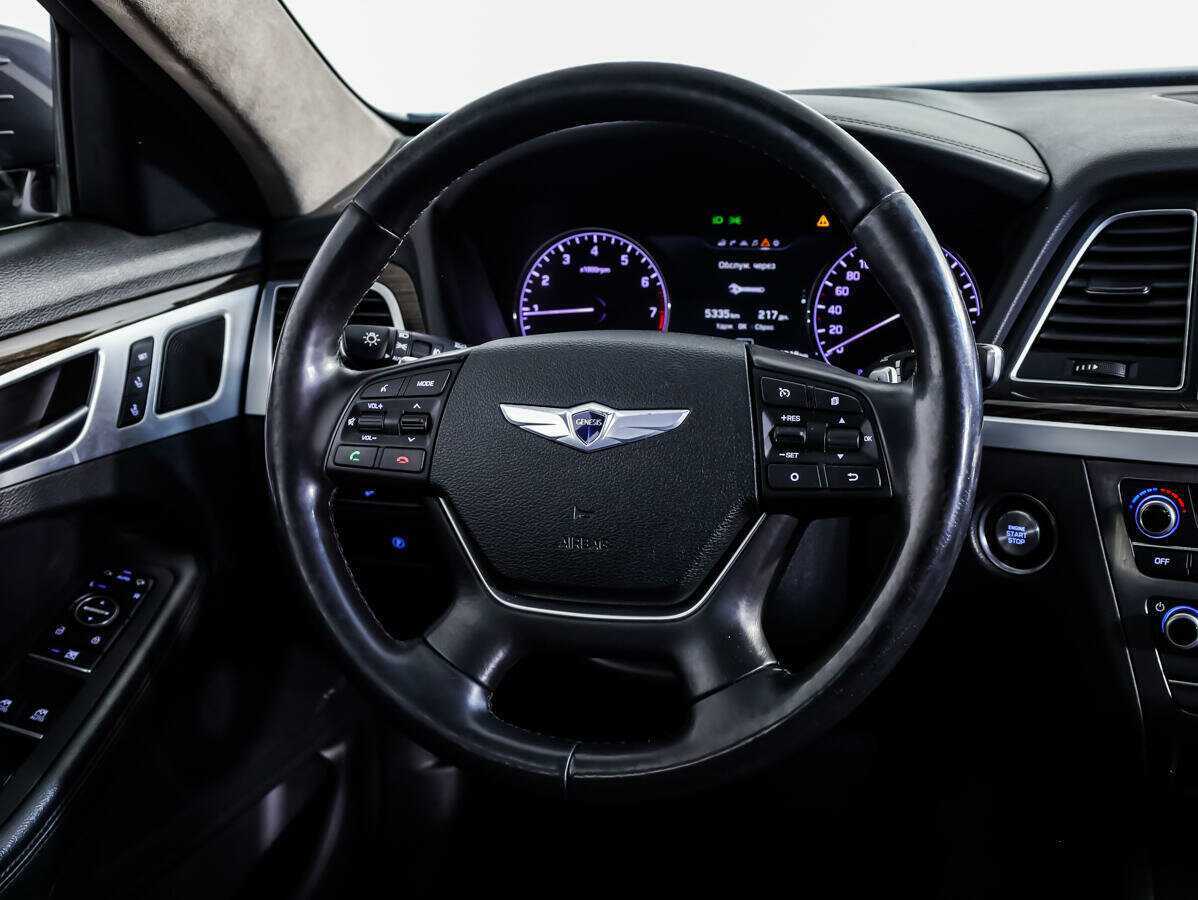 Hyundai Genesis с пробегом — 2014 год. Фото: #9