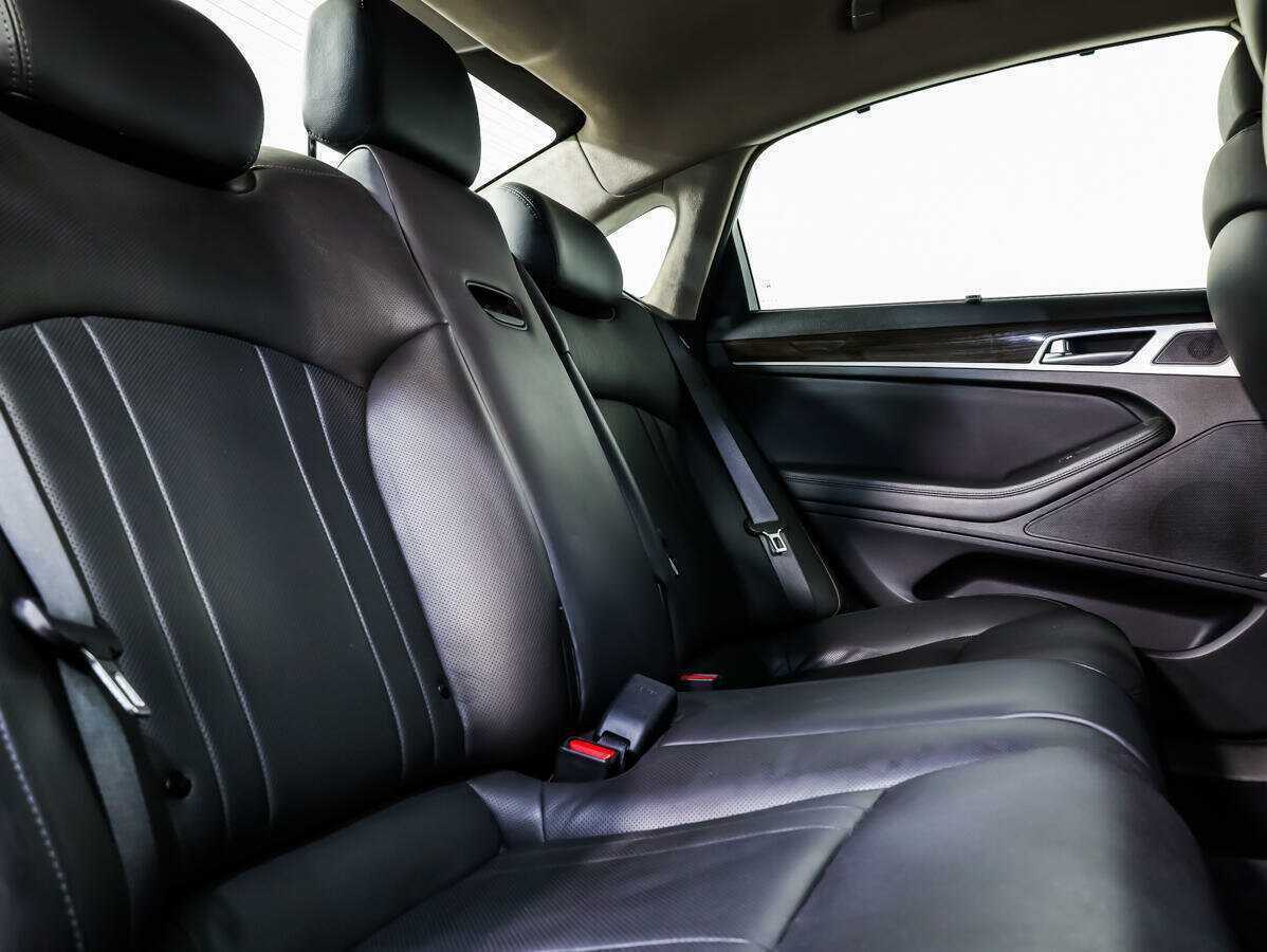 Hyundai Genesis с пробегом — 2014 год. Фото: #12