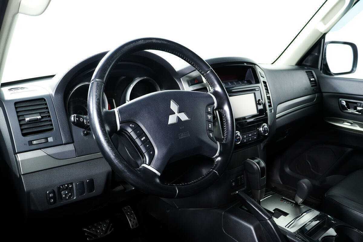 Mitsubishi Pajero с пробегом — 2018 год. Фото: #12
