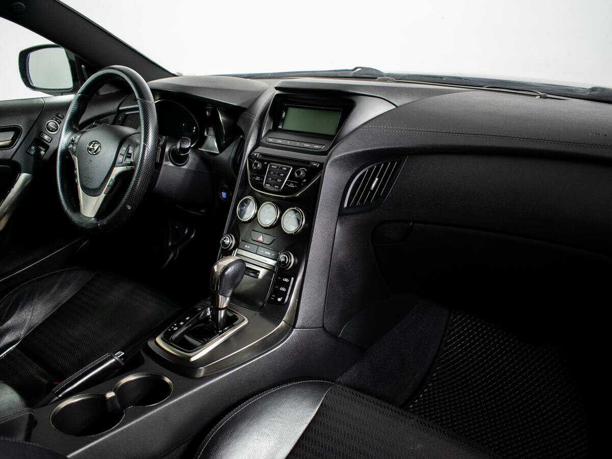 Hyundai Genesis Coupe с пробегом — 2012 год. Фото: #6