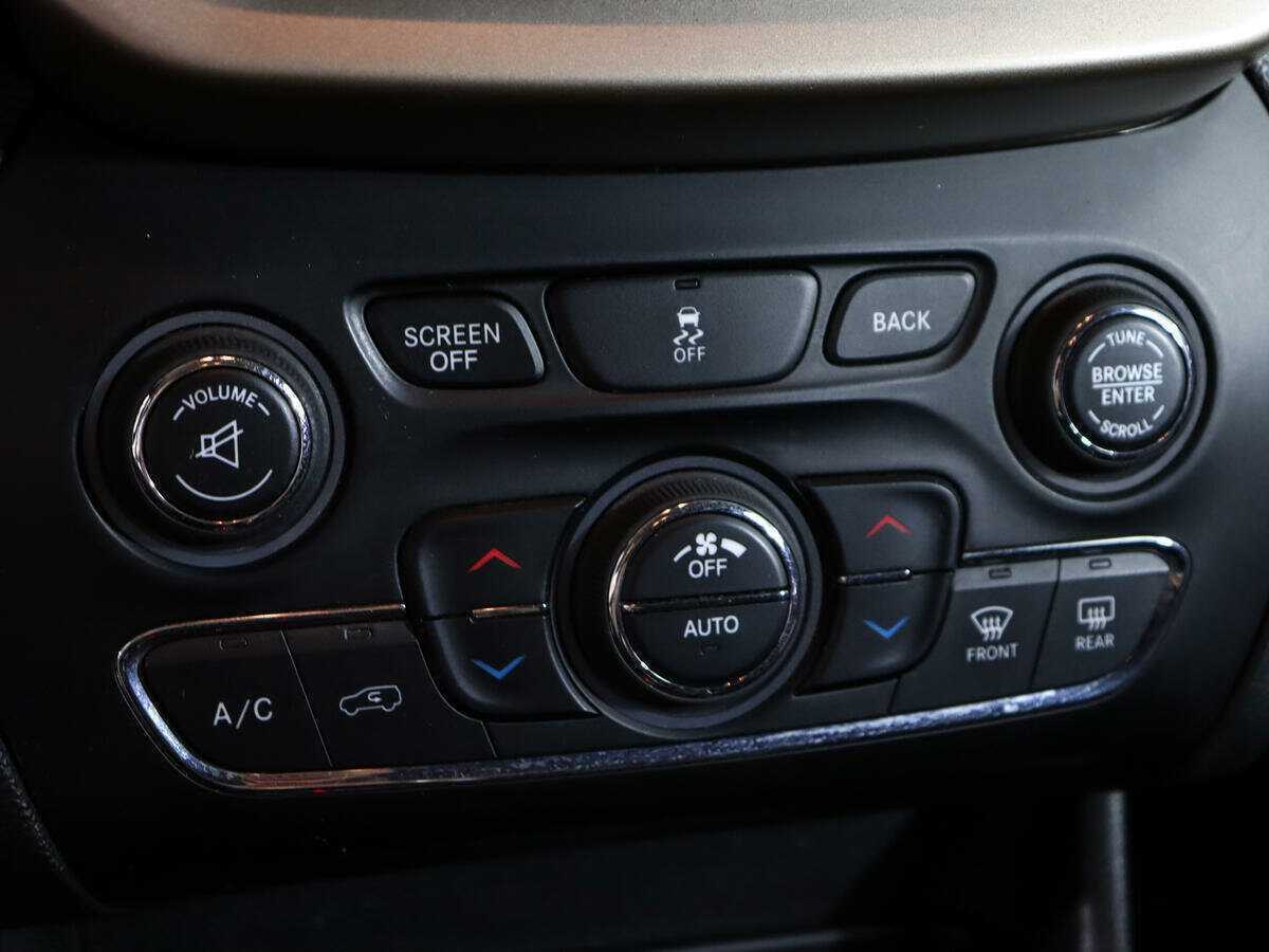 Jeep Cherokee с пробегом — 2014 год. Фото: #15