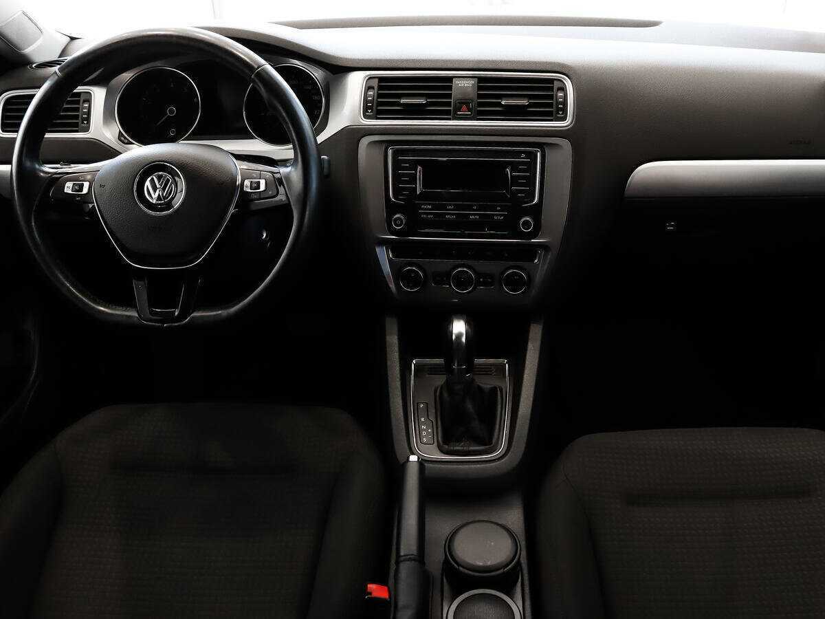 Volkswagen Jetta с пробегом — 2017 год. Фото: #11