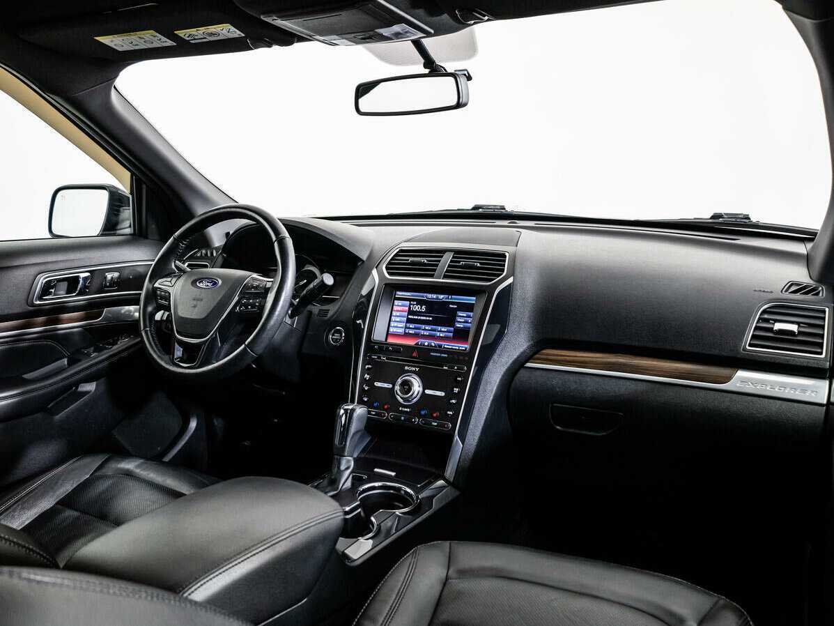 Ford Explorer с пробегом — 2016 год. Фото: #8