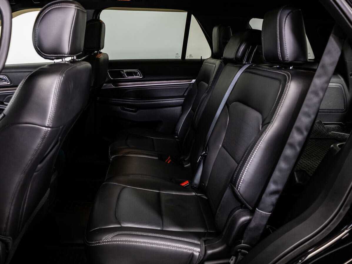 Ford Explorer с пробегом — 2016 год. Фото: #9