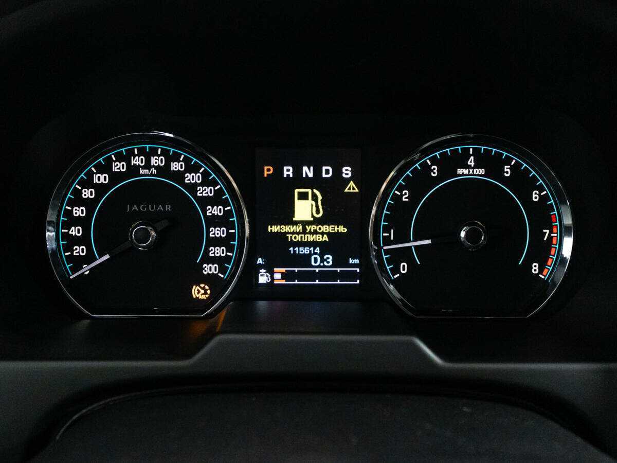 Jaguar XF с пробегом — 2012 год. Фото: #11