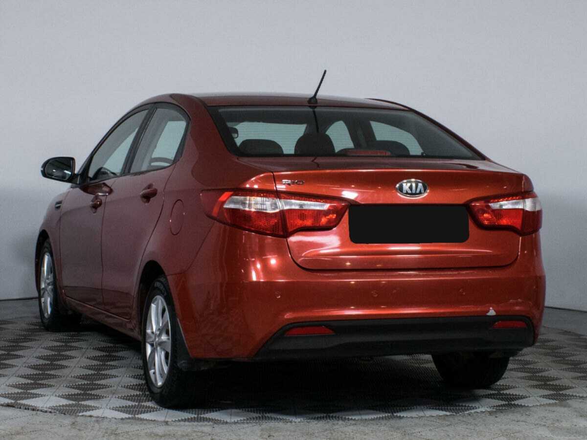 Kia Rio с пробегом — 2013 год. Фото: #6