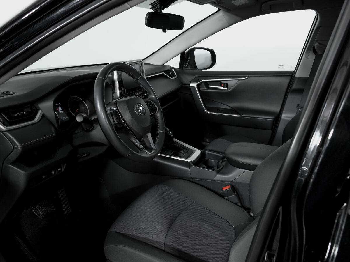 Toyota RAV4 с пробегом — 2020 год. Фото: #15