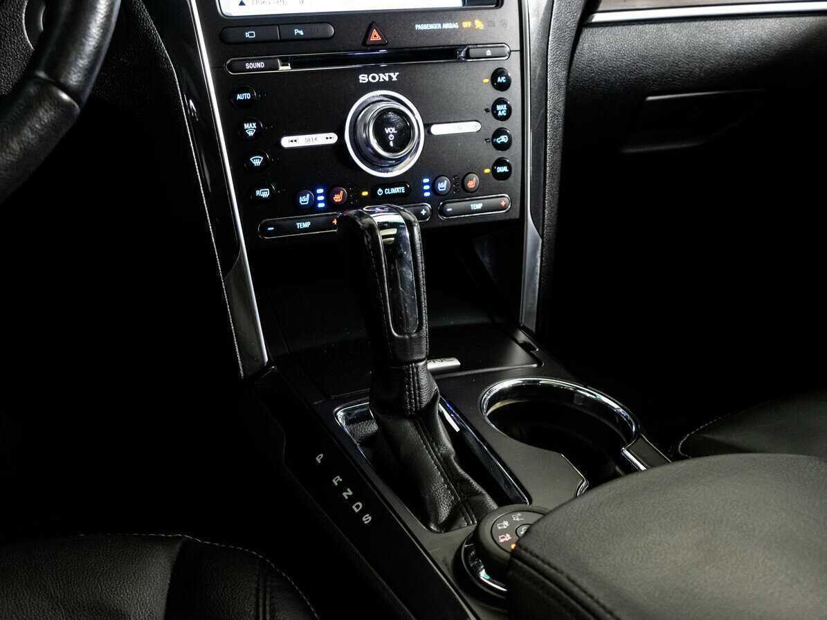 Ford Explorer с пробегом — 2016 год. Фото: #11