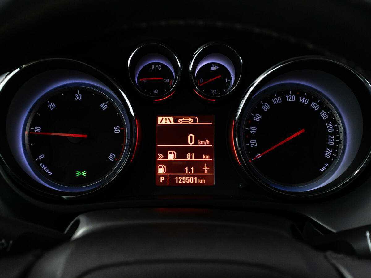 Opel Zafira с пробегом — 2012 год. Фото: #11