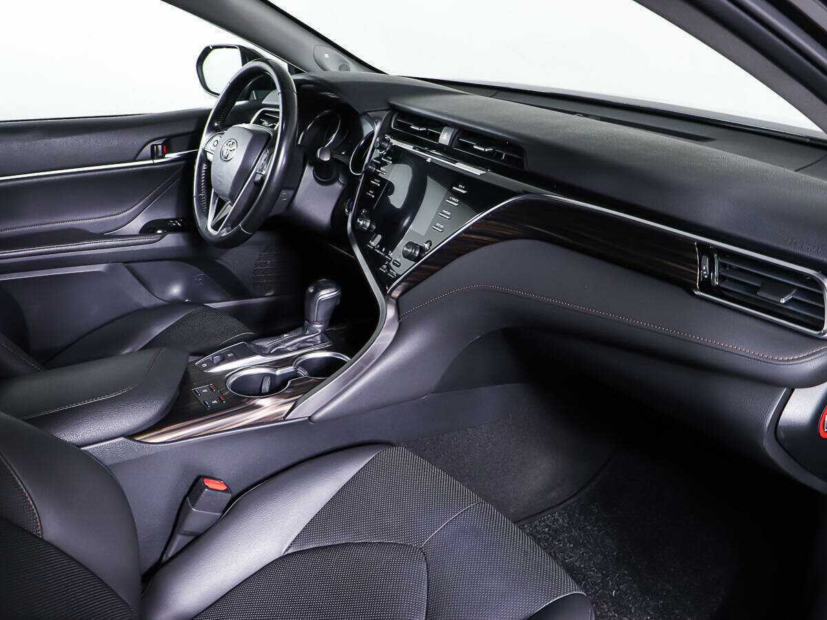 Toyota Camry с пробегом — 2018 год. Фото: #8