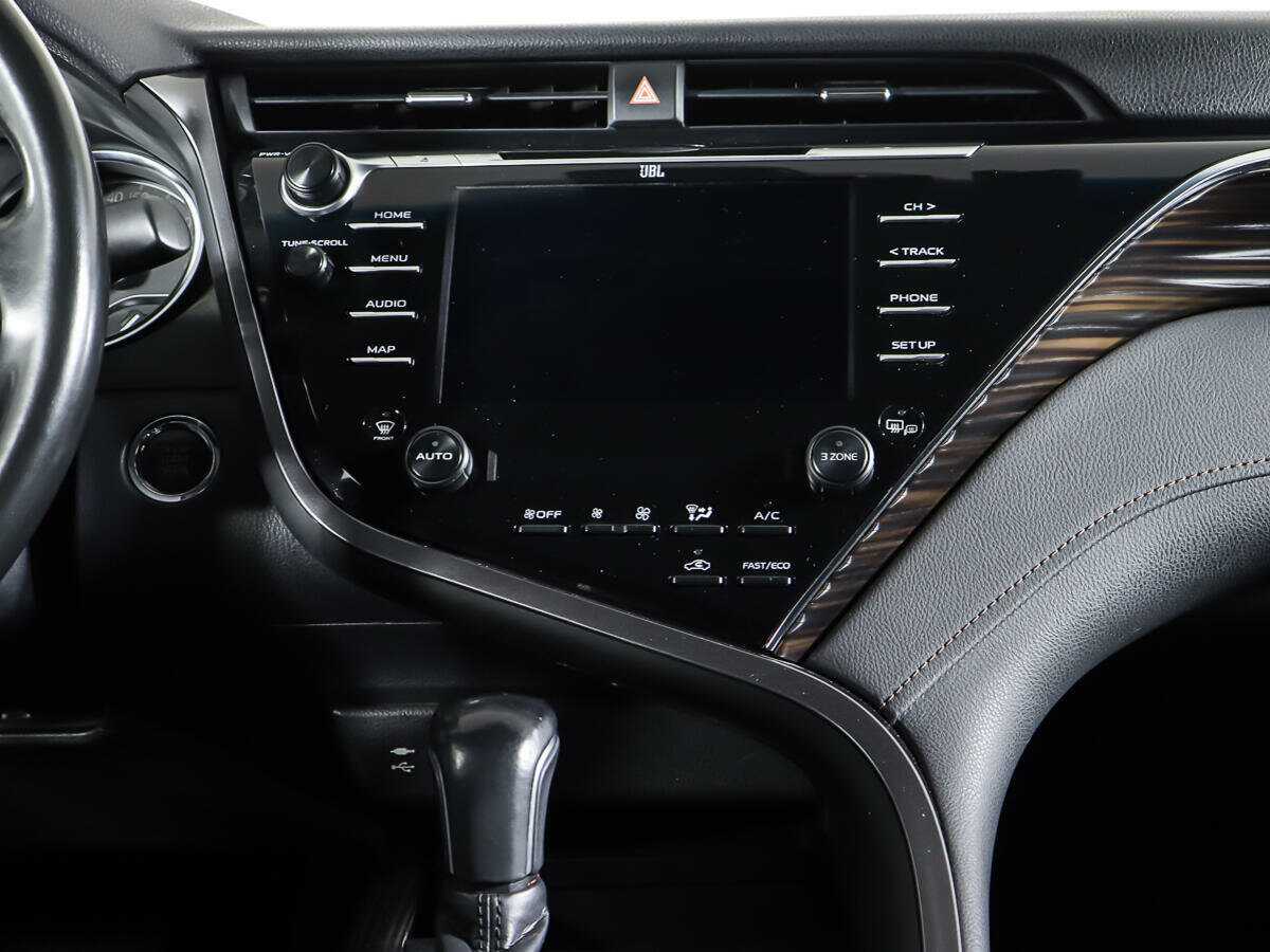 Toyota Camry с пробегом — 2018 год. Фото: #13