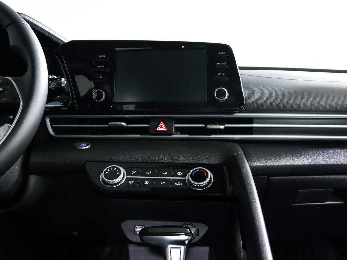 Hyundai Elantra с пробегом — 2022 год. Фото: #10