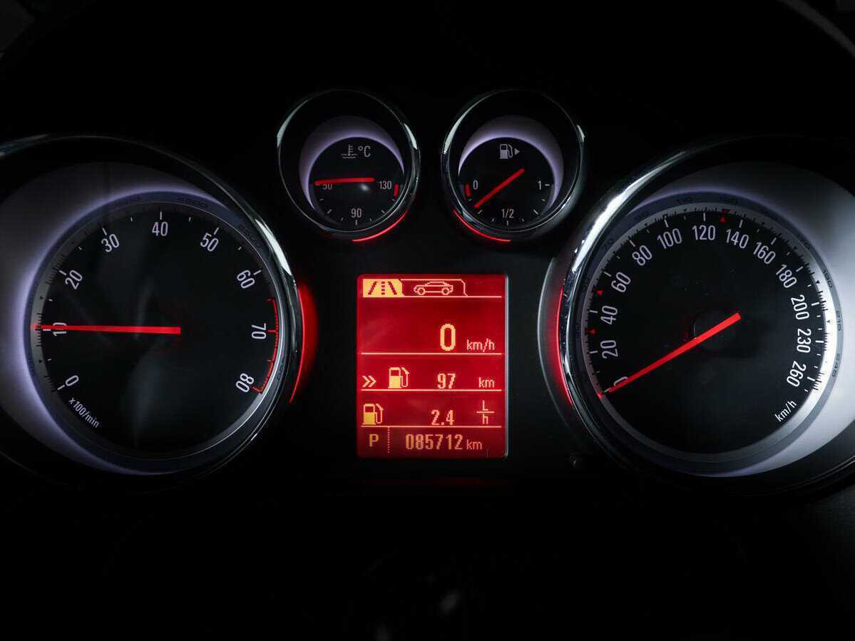 Opel Astra с пробегом — 2014 год. Фото: #8