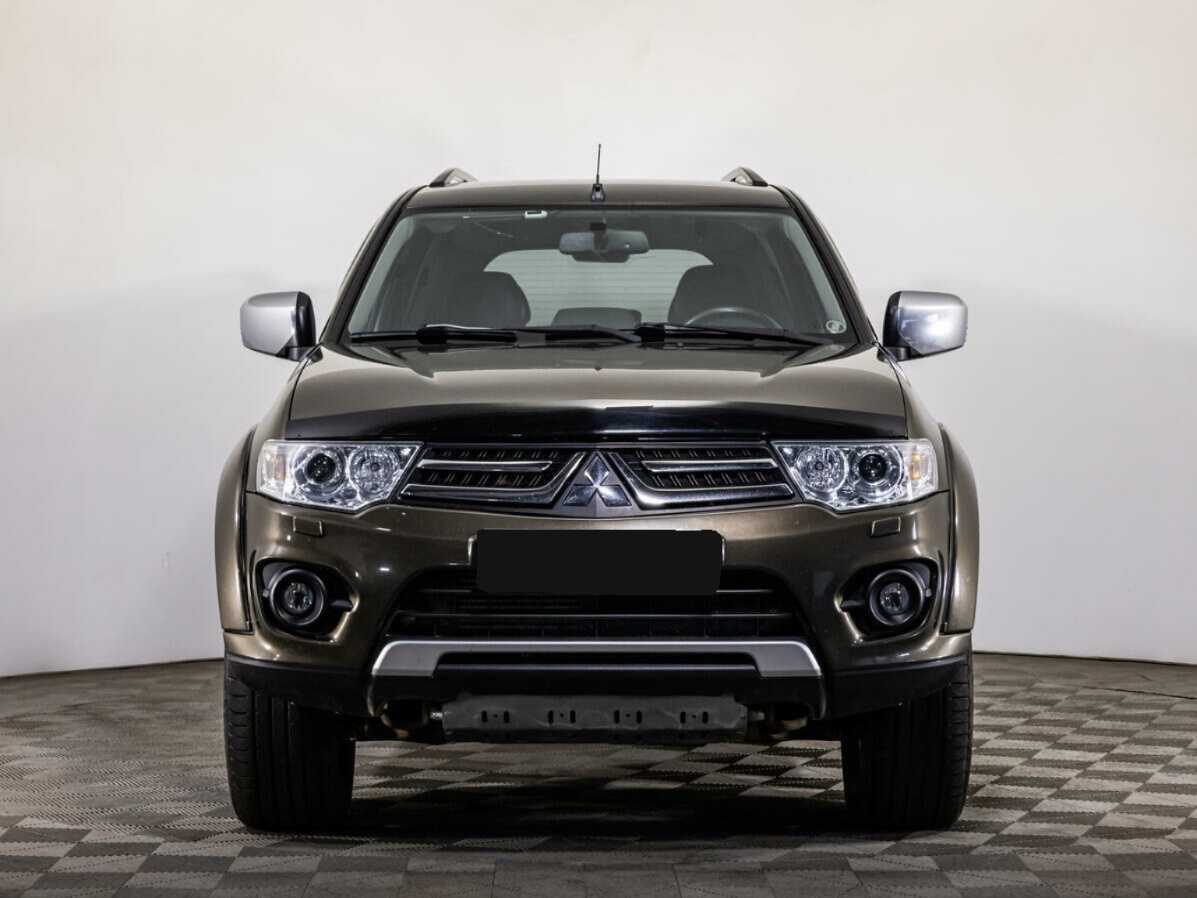 Mitsubishi Pajero Sport с пробегом — 2015 год. Фото: #1