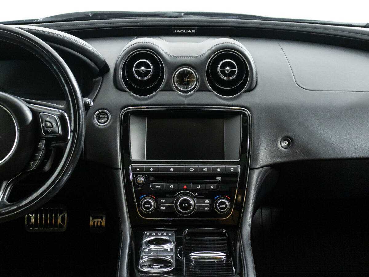 Jaguar XJ с пробегом — 2016 год. Фото: #13