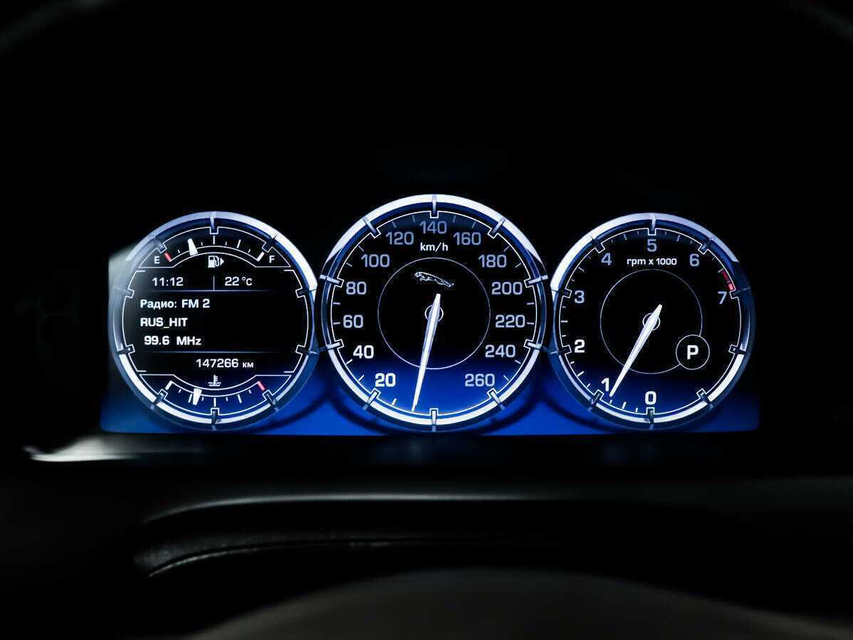 Jaguar XJ с пробегом — 2012 год. Фото: #8