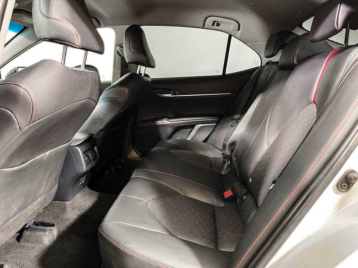 Toyota Camry с пробегом — 2020 год. Фото: #9