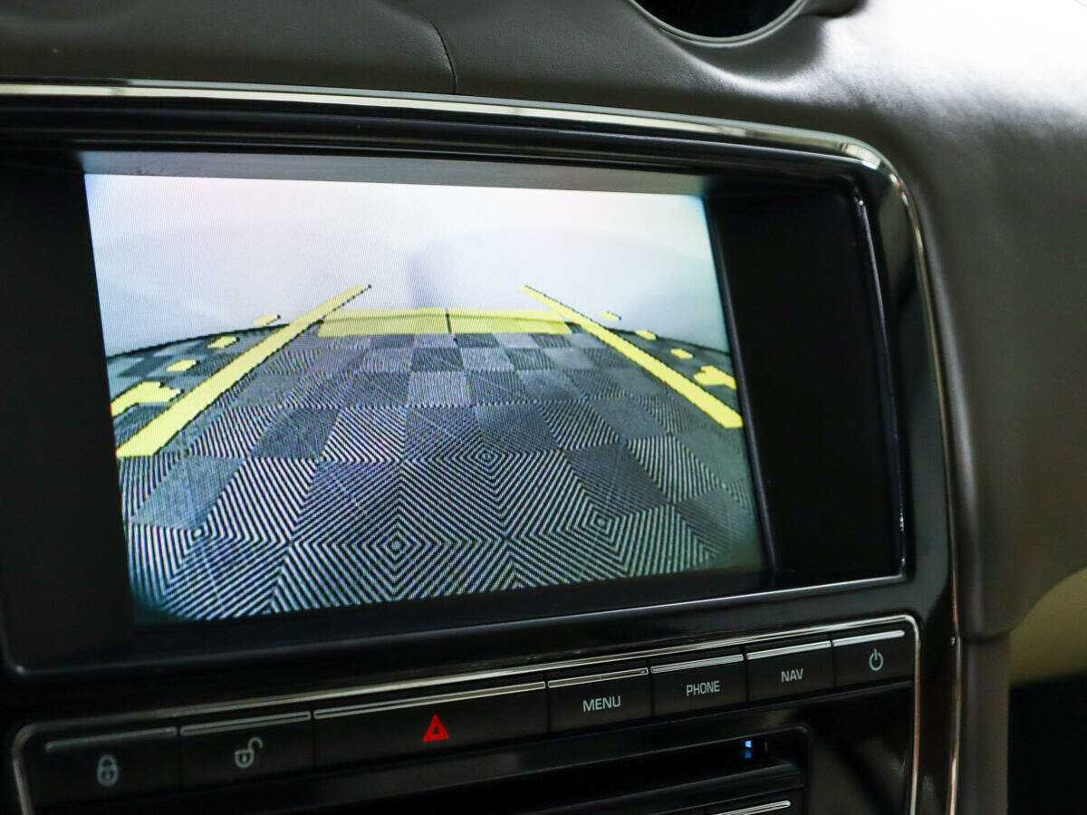 Jaguar XJ с пробегом — 2012 год. Фото: #23