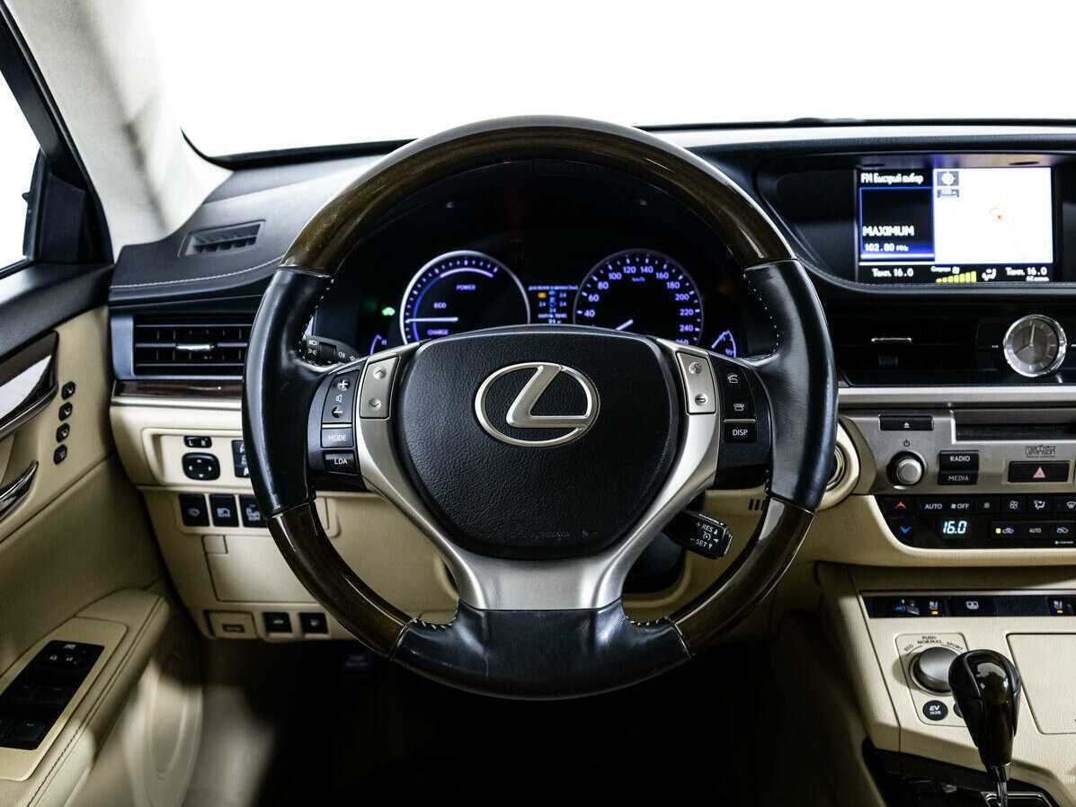 Lexus ES с пробегом — 2014 год. Фото: #9