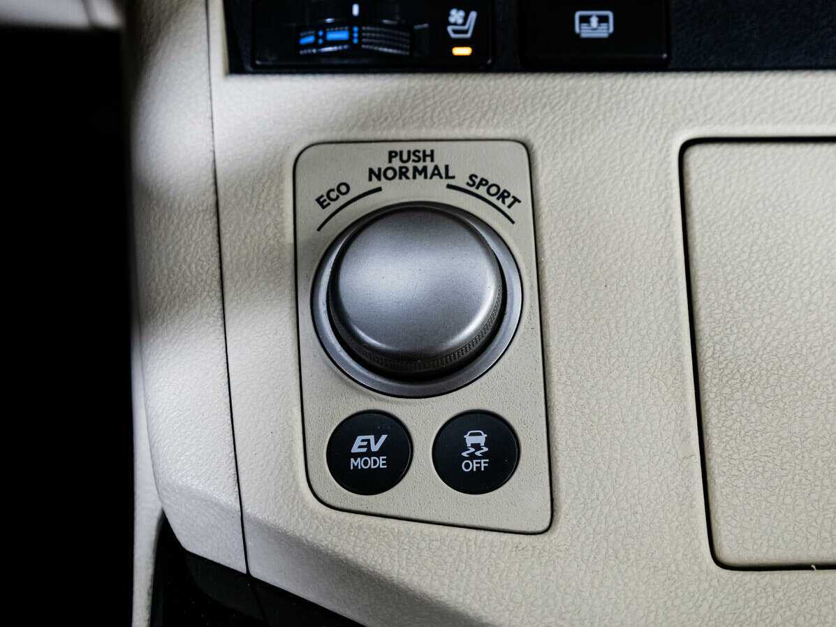 Lexus ES с пробегом — 2014 год. Фото: #14