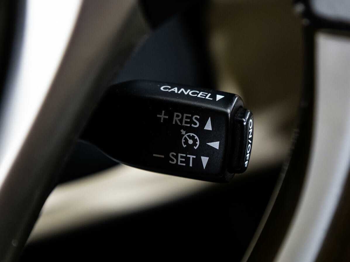 Lexus ES с пробегом — 2014 год. Фото: #17