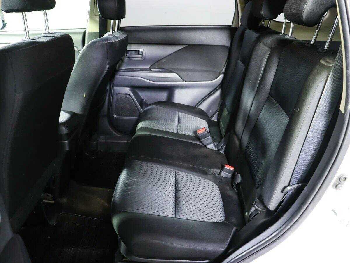 Mitsubishi Outlander с пробегом — 2012 год. Фото: #6