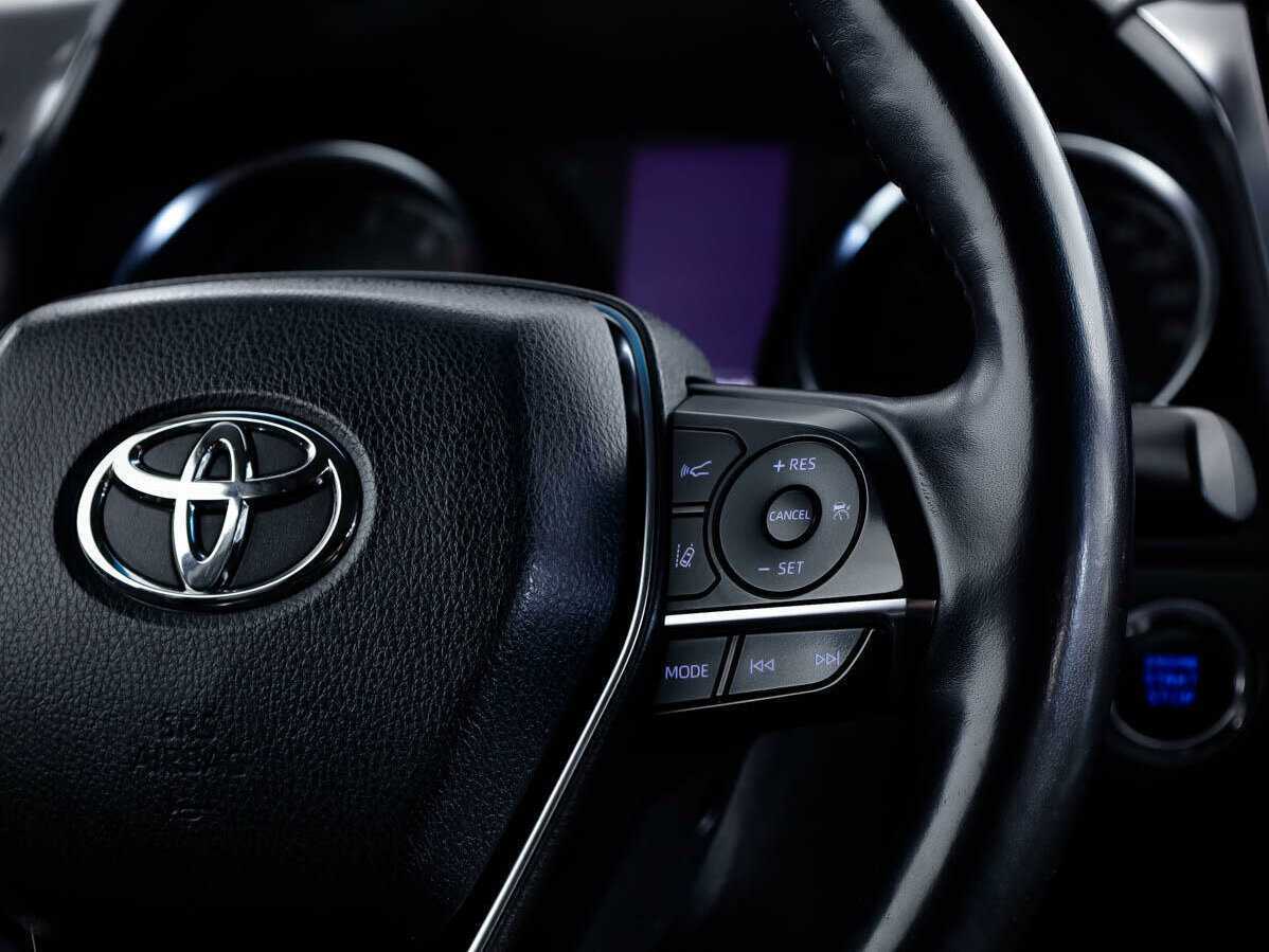 Toyota Camry с пробегом — 2020 год. Фото: #9