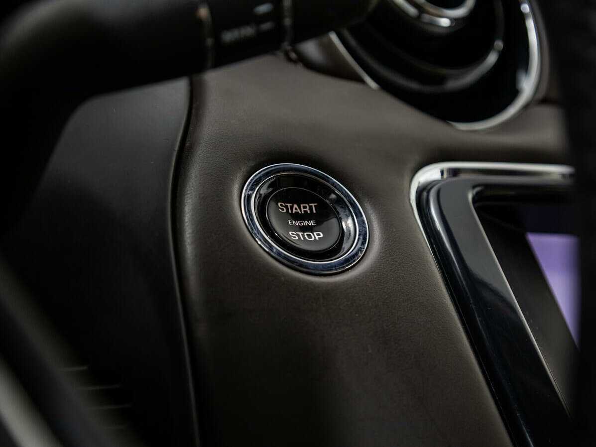 Jaguar XJ с пробегом — 2013 год. Фото: #17