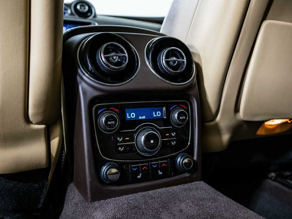 Jaguar XJ с пробегом — 2013 год. Фото: #22