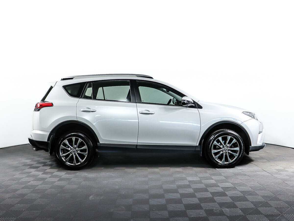 Toyota RAV4 с пробегом — 2018 год. Фото: #2