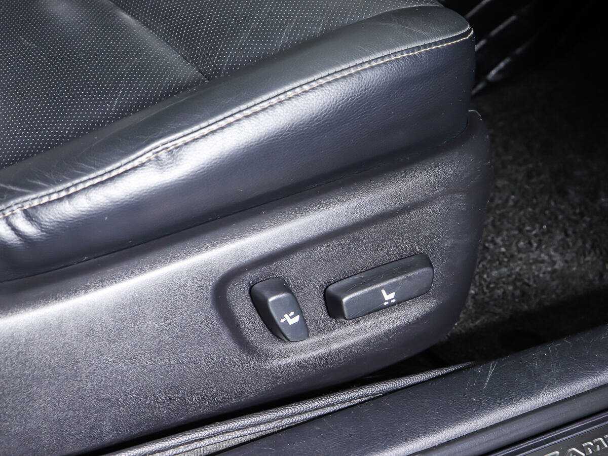 Toyota Camry с пробегом — 2015 год. Фото: #15