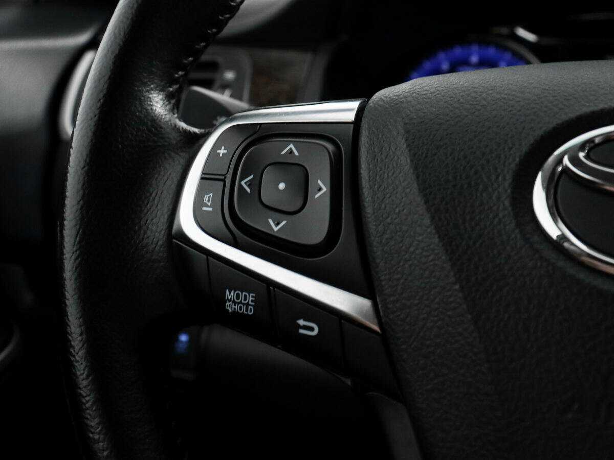 Toyota Camry с пробегом — 2016 год. Фото: #15