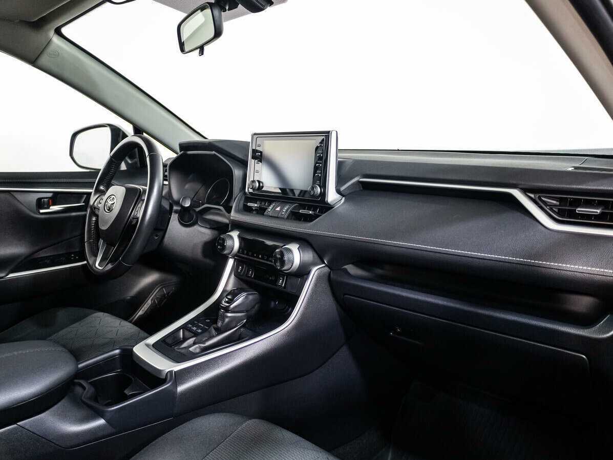 Toyota RAV4 с пробегом — 2020 год. Фото: #7