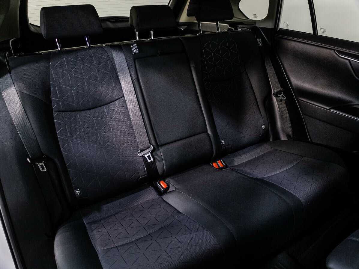 Toyota RAV4 с пробегом — 2020 год. Фото: #8