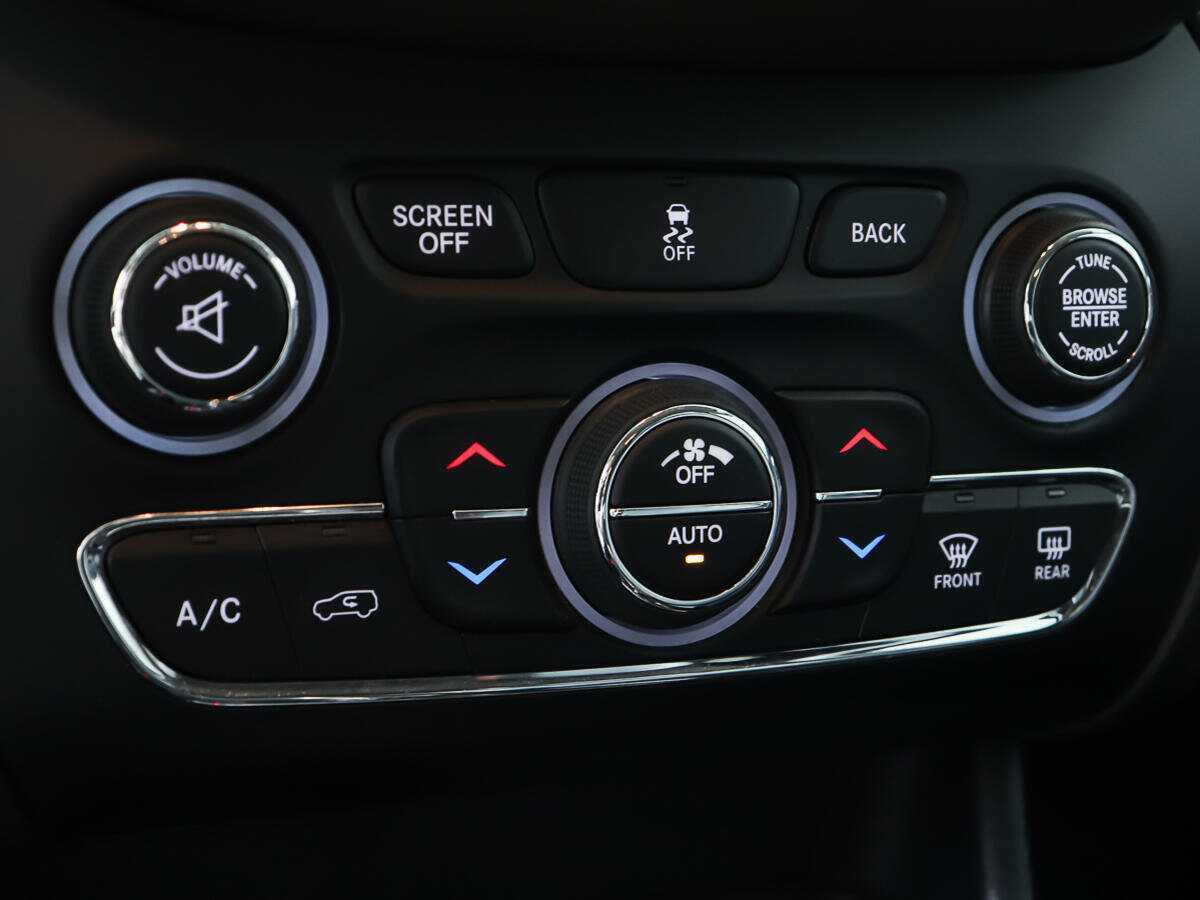 Jeep Cherokee с пробегом — 2014 год. Фото: #18