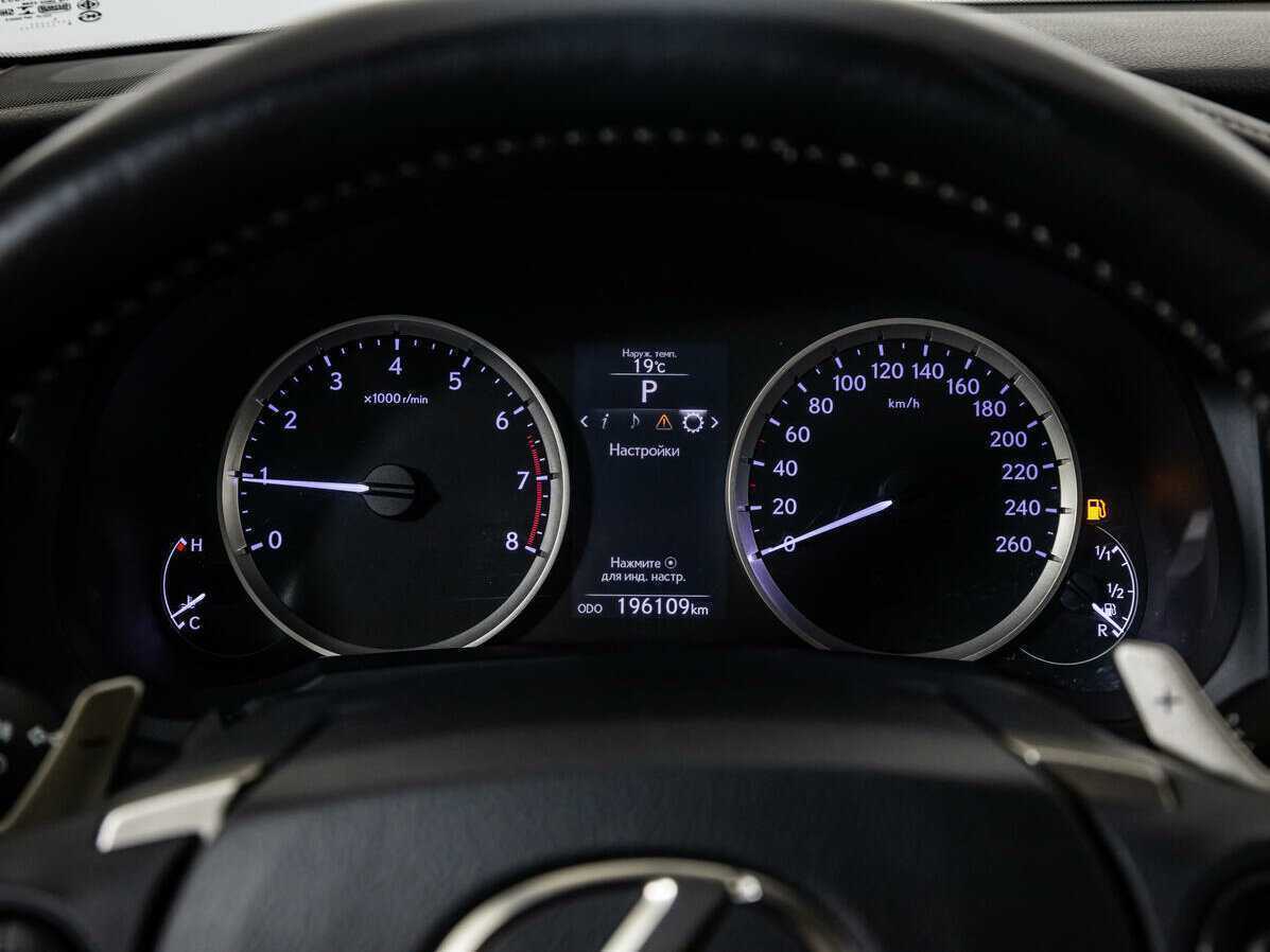 Lexus IS с пробегом — 2014 год. Фото: #9