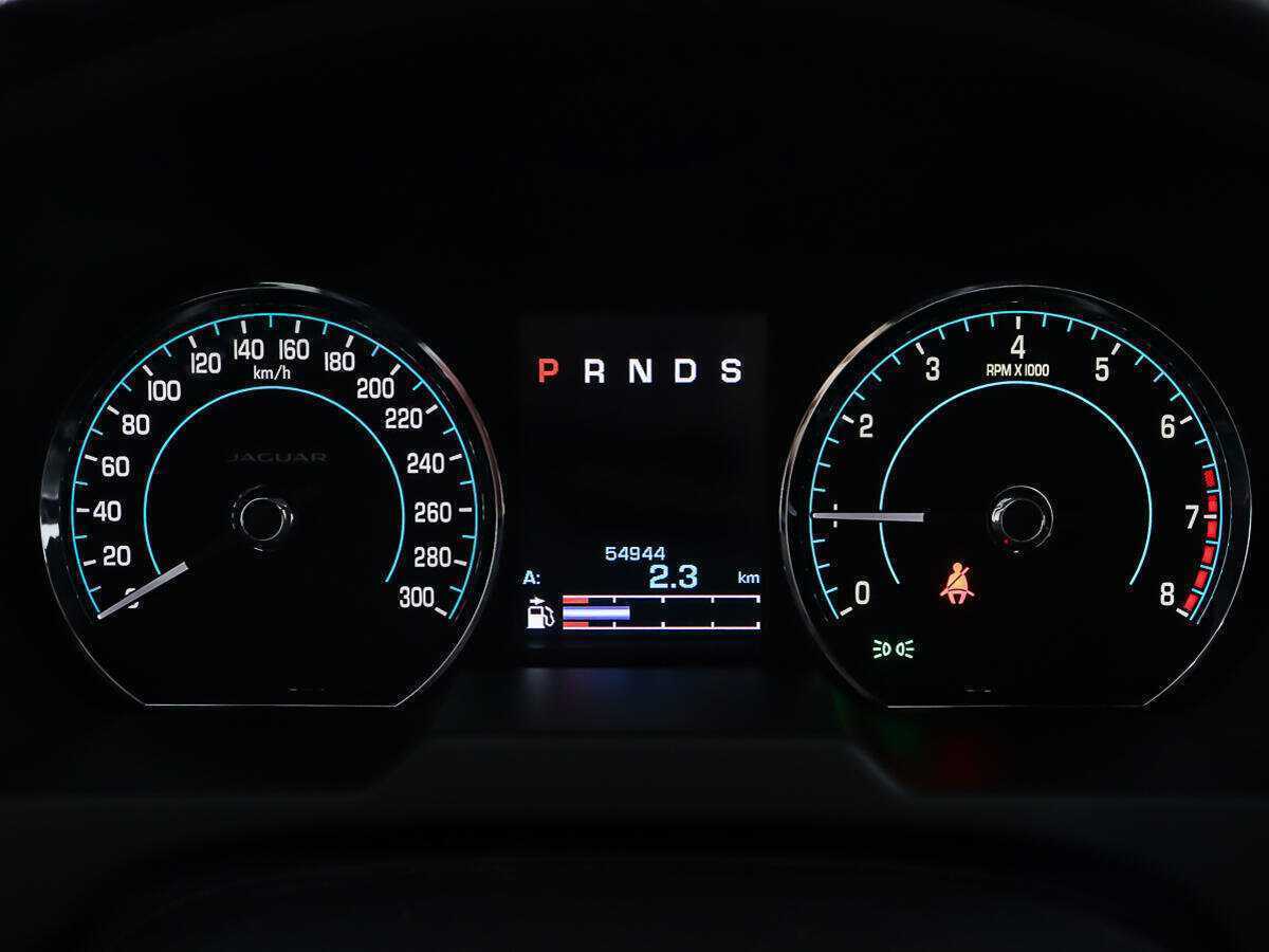 Jaguar XF с пробегом — 2014 год. Фото: #13