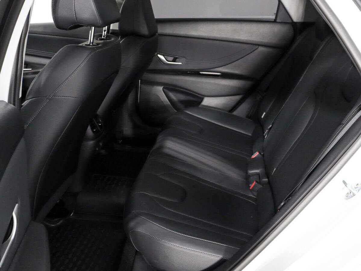 Hyundai Elantra с пробегом — 2024 год. Фото: #12