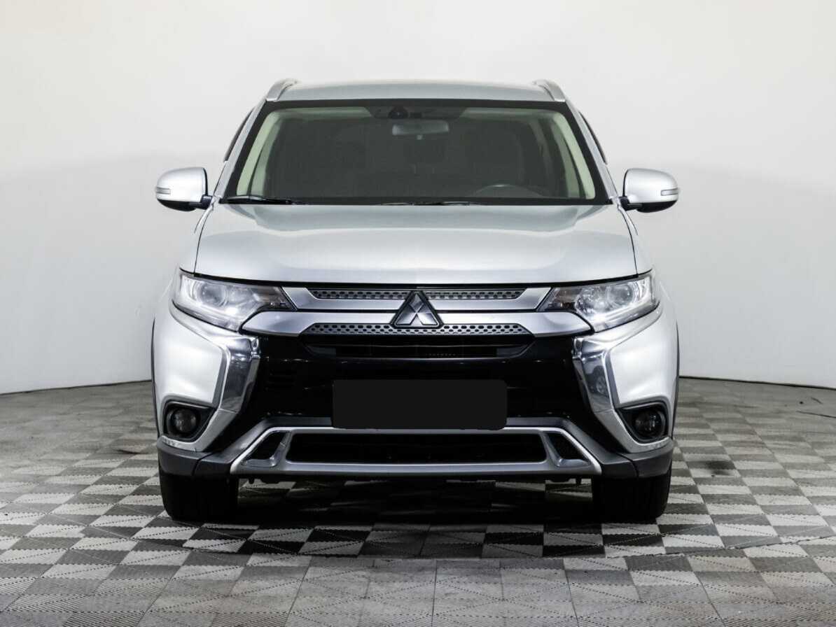 Mitsubishi Outlander с пробегом — 2019 год. Фото: #1