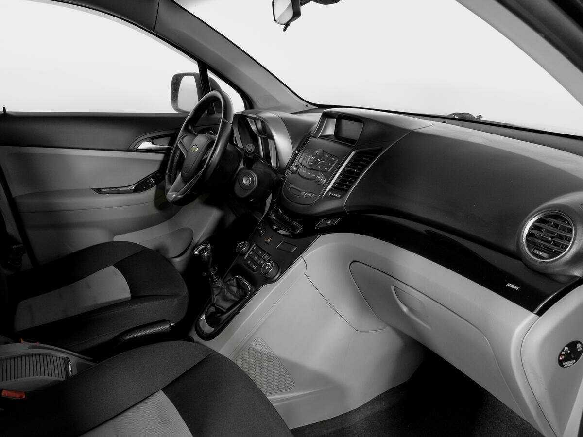 Chevrolet Orlando с пробегом — 2014 год. Фото: #8