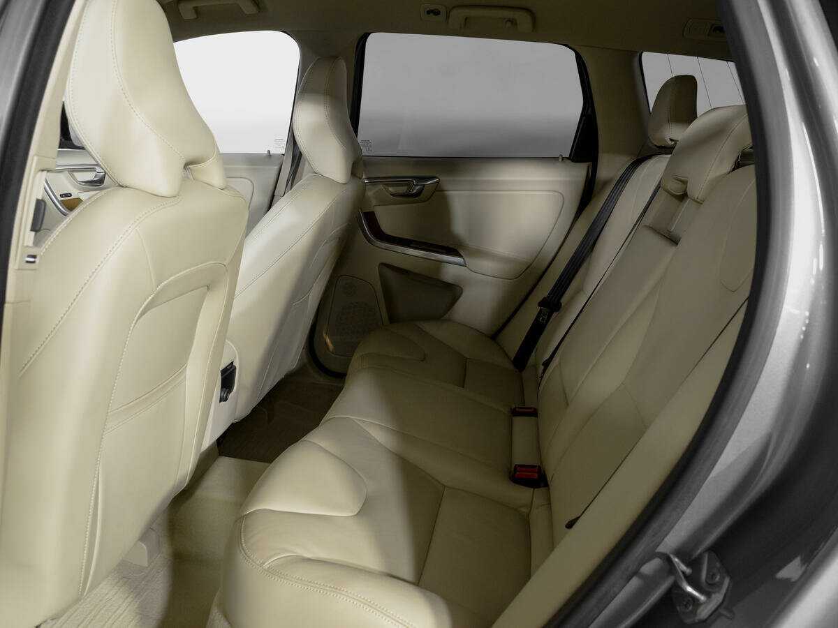 Volvo XC60 с пробегом — 2015 год. Фото: #9