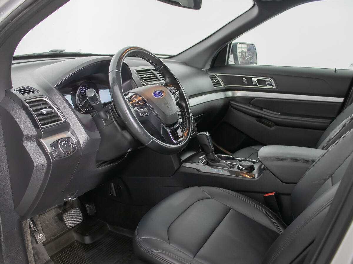 Ford Explorer с пробегом — 2017 год. Фото: #11