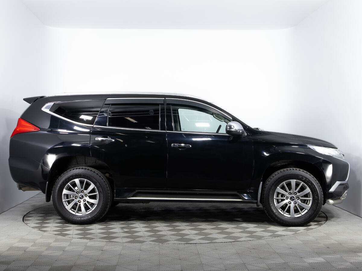Mitsubishi Pajero Sport с пробегом — 2017 год. Фото: #3
